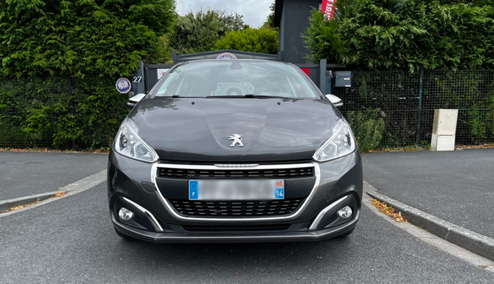Peugeot 208 grise de 2018