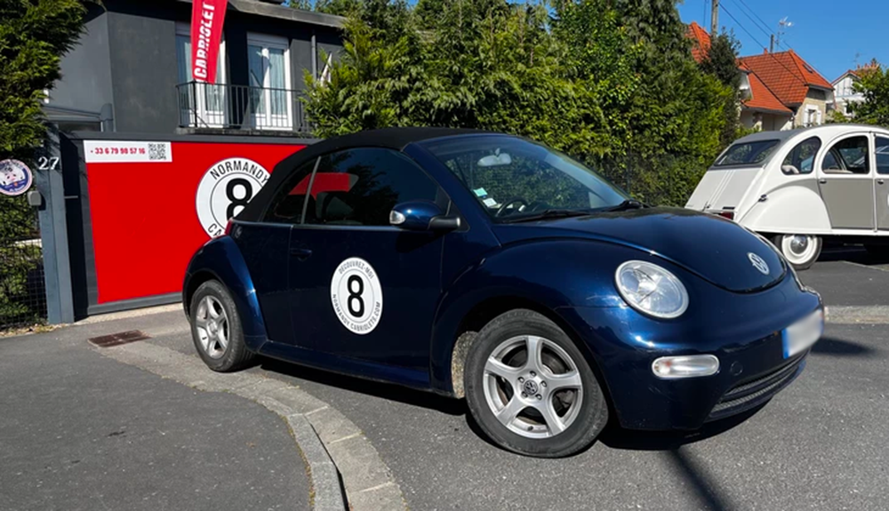 Volkswagen New Beetle Bleu de 2004, décapotable