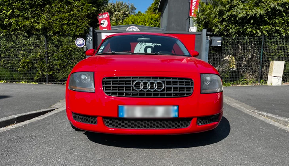 Audi TT de 1998 rouge, décapotable